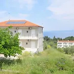Calua Seaview Rooms 3*
