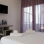 Ξενοδοχείο με διαμερίσματα Calua Seaview Rooms 3*